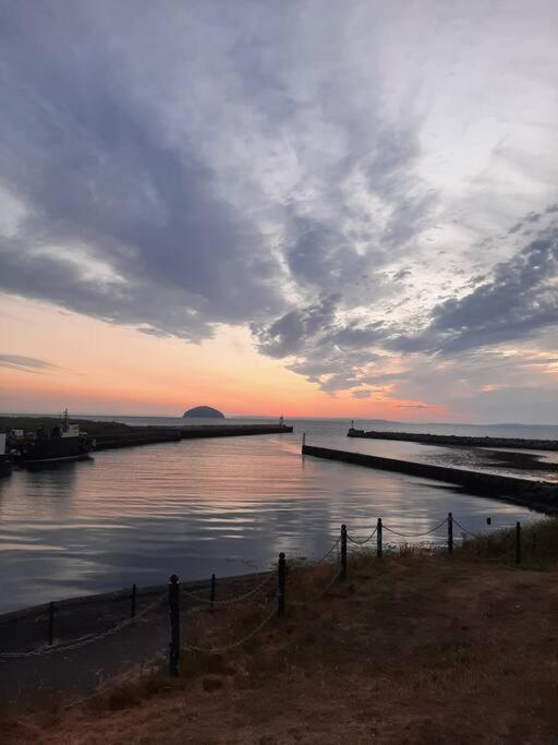 Stunning Riverside Town House With Views Ayrshire Girvan Buitenkant foto